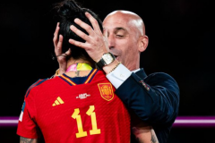 前西班牙足協主席被禁足3年 此前因強吻門被調查
