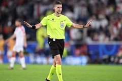 法國主裁判執法歐洲杯決賽引爭議 遭雙方球迷吐槽