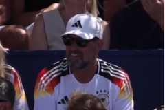 克洛普身穿德國球衣觀看網球賽 現身馬洛卡網球錦標賽現場